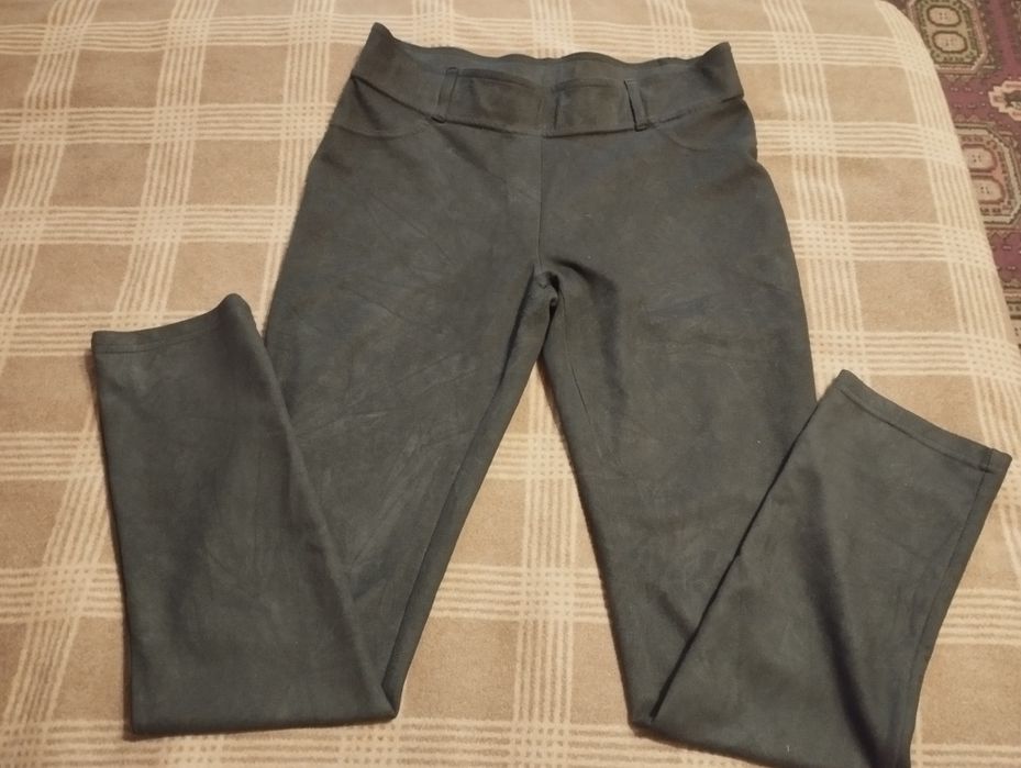 Чорні мікровелюрові штани