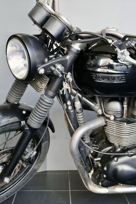 Triumph T100 ( RESERVADA)