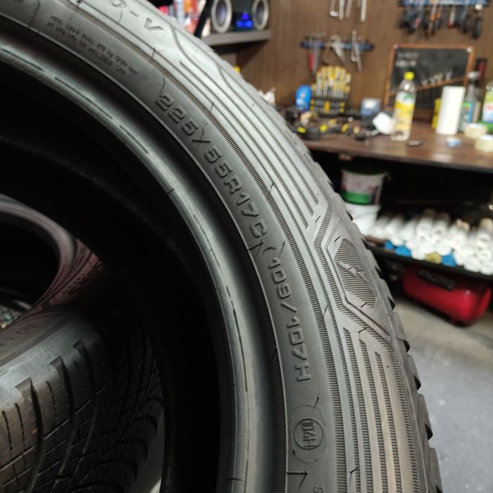 225/55/17 C Sprzedam parę opon całorocznych Goodyear z 2024 roku