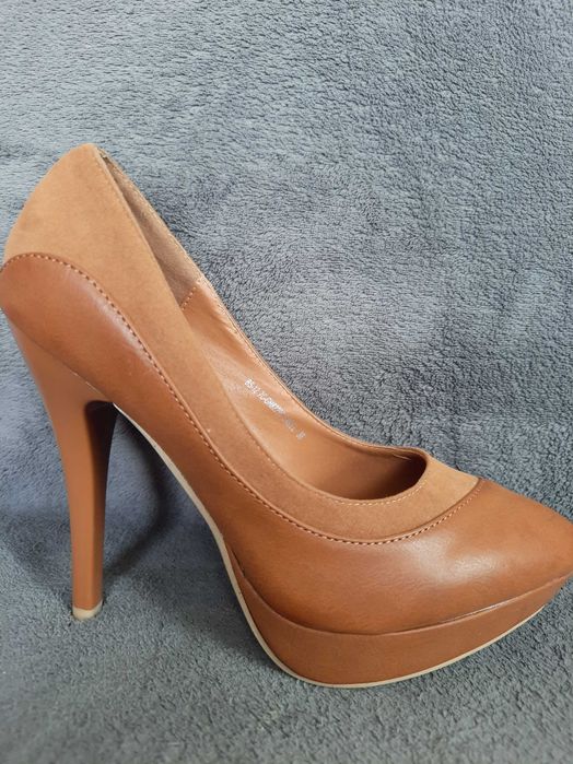Szpilki zamsz skora CAMEL roz.39