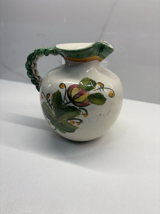 Kufle z kanionki oraz wloski wazon z motywem kwiatowym