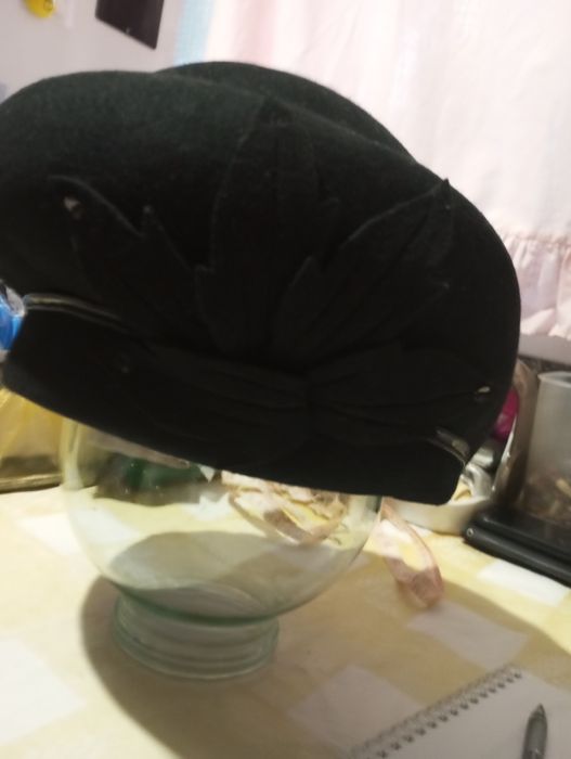 Шапка жіноча фетрова,нова.