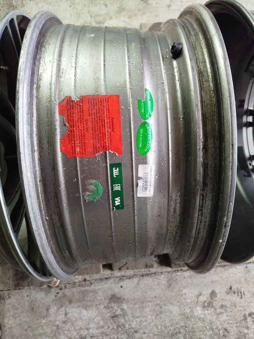 Диски BMW . j 8x17. 5x120. ET30. DIA72.6