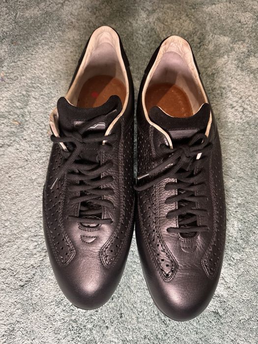 Чорні шкіряні туфлі Santoni