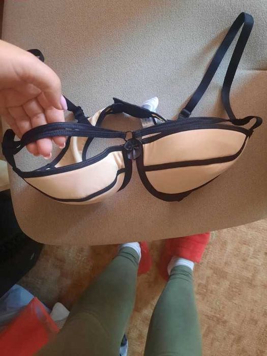 biustonosz push-up beżowo czarny