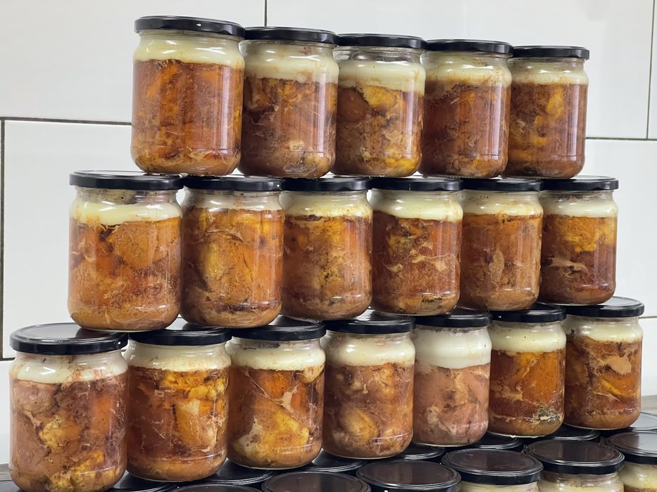 Копченості  ковбаса, шинка, шпондер, підчеревина, сало, ребра