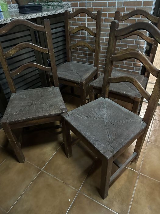 4 cadeiras de madeira + 3 antigas