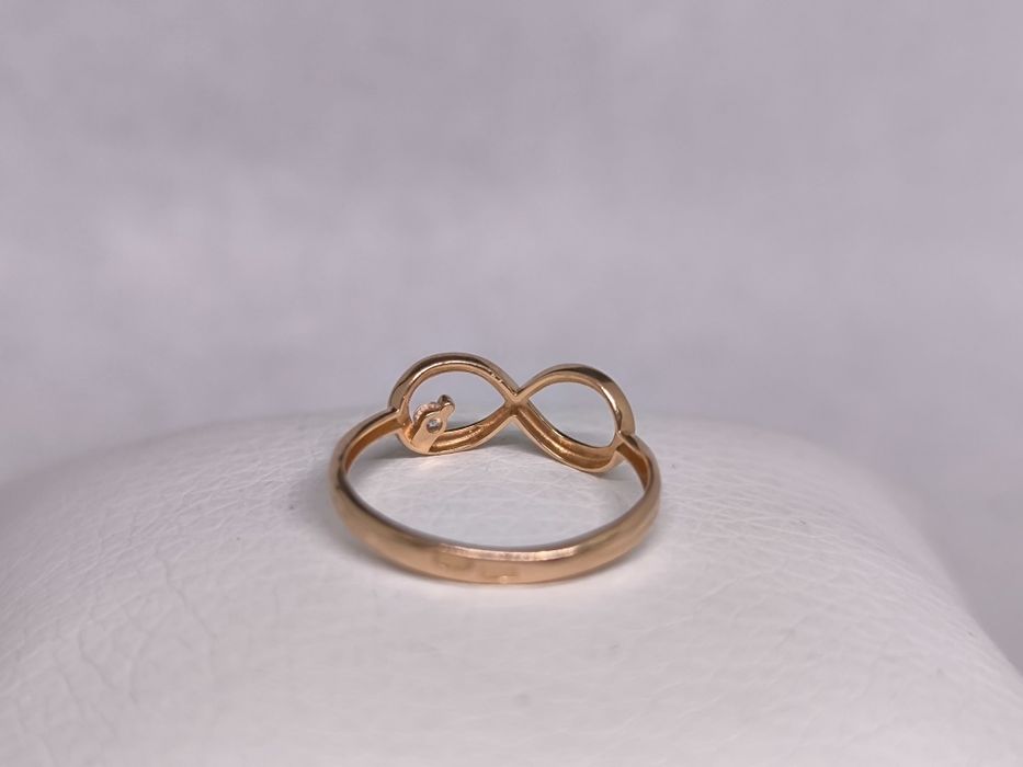 Кольцо золотое Бесконечность. Вес 1.01. Размер 16