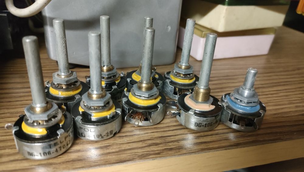 Potencjometr podwójny obrotowy UNITRA Telepod DG 106 220 om 2 W SP 1.2  L-7 CW