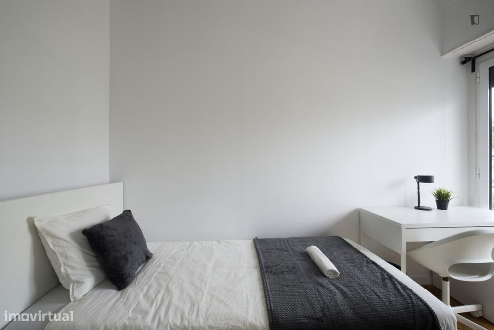 Quarto - localizado em Entrecampos Lisbon