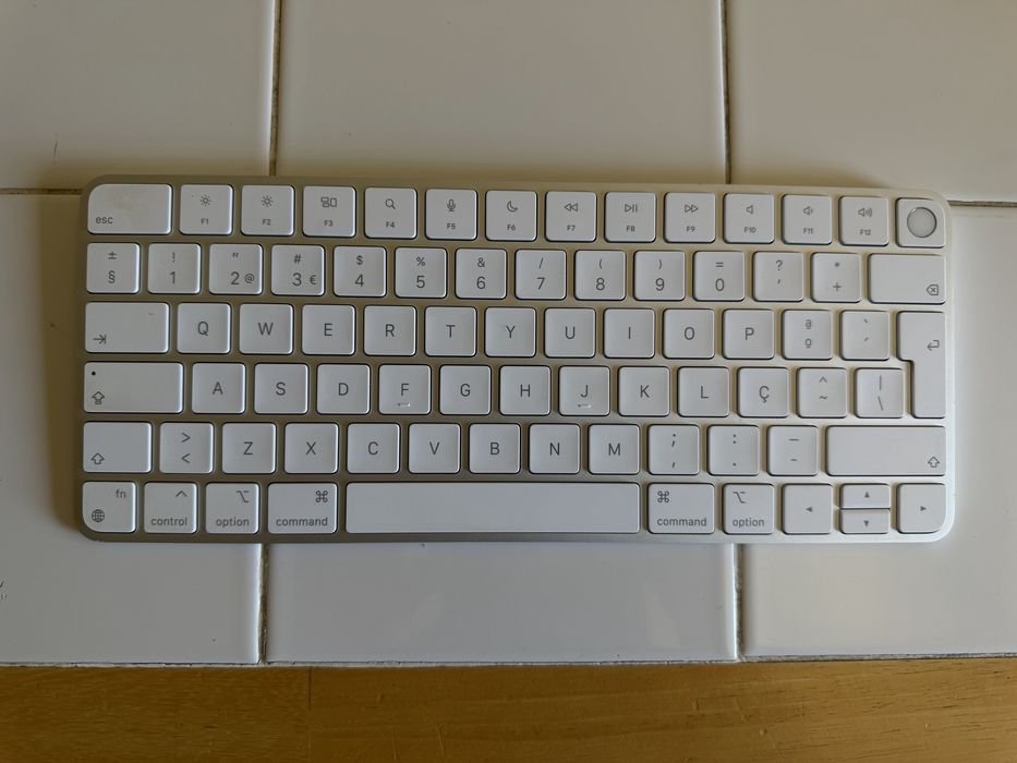 Apple Magic Keyboard com Touch ID (Compacto) layout PT