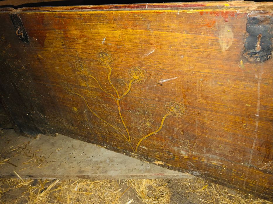 Antyk duza zabytkowa skrzynia 130x 65 x 60 cm kufer rzezbiony