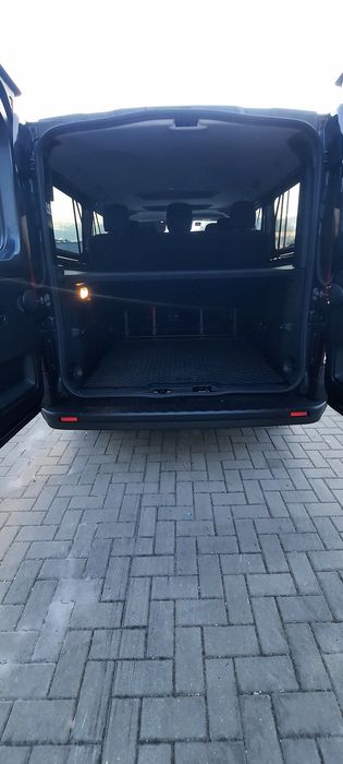 Wynajem NOWEGO BUSA 9 0sobowego Renault Trafic  LONG 2025r.