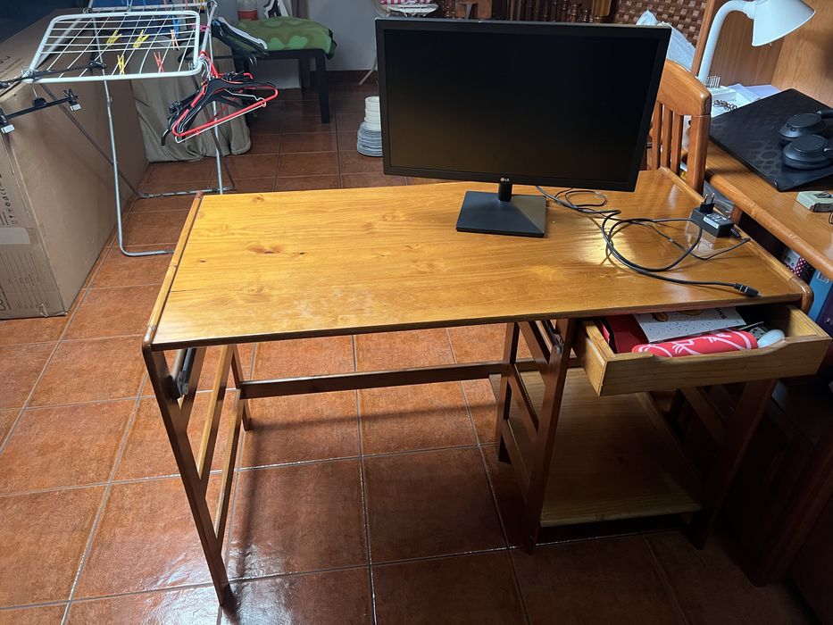 Secretaria em madeira