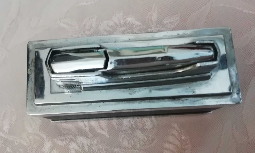 Banco de Angola e Comp Seguros União-Grandes Isqueiros publicitários