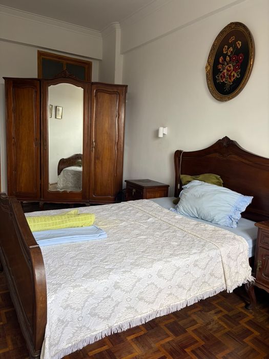 2 Quartos em T3 para arrendamento em Benfica.  Apenas mulheres!