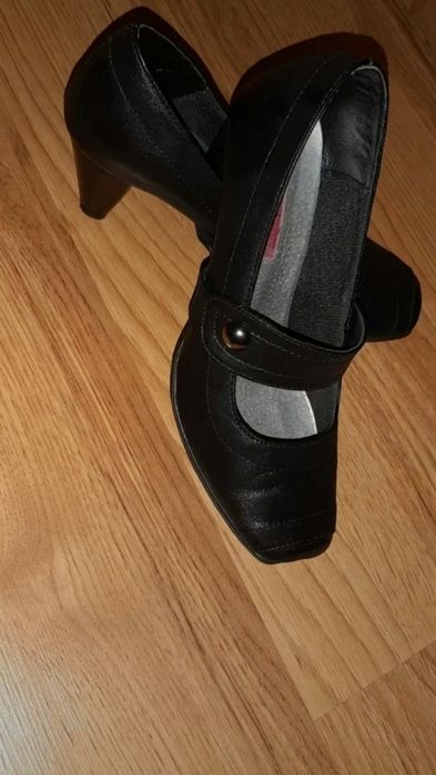 Eleganckie buty na obcasie Deichmann