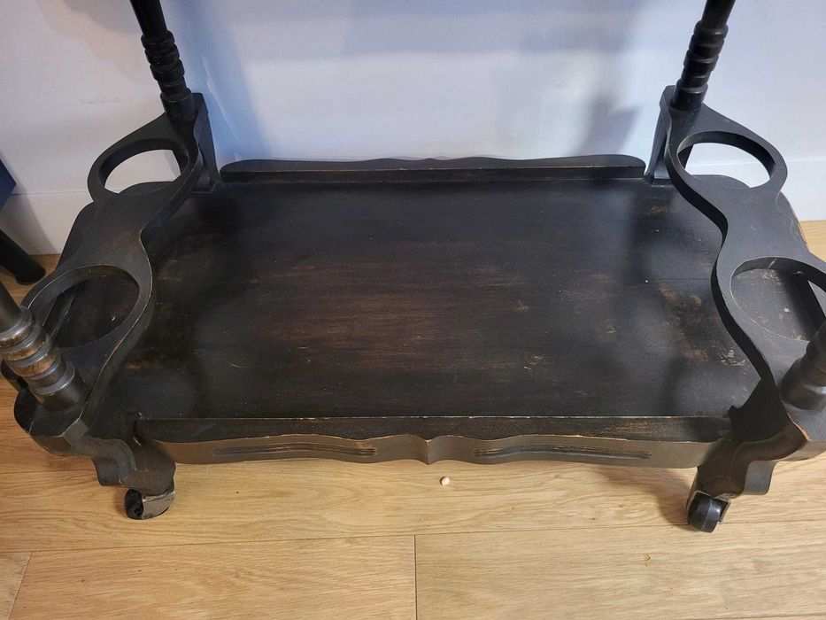 Drewniany barek na kółkach, retro, zabytek