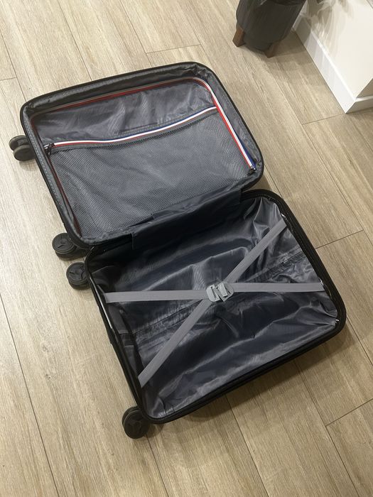 Валіза на колесах / чемодан на колесах