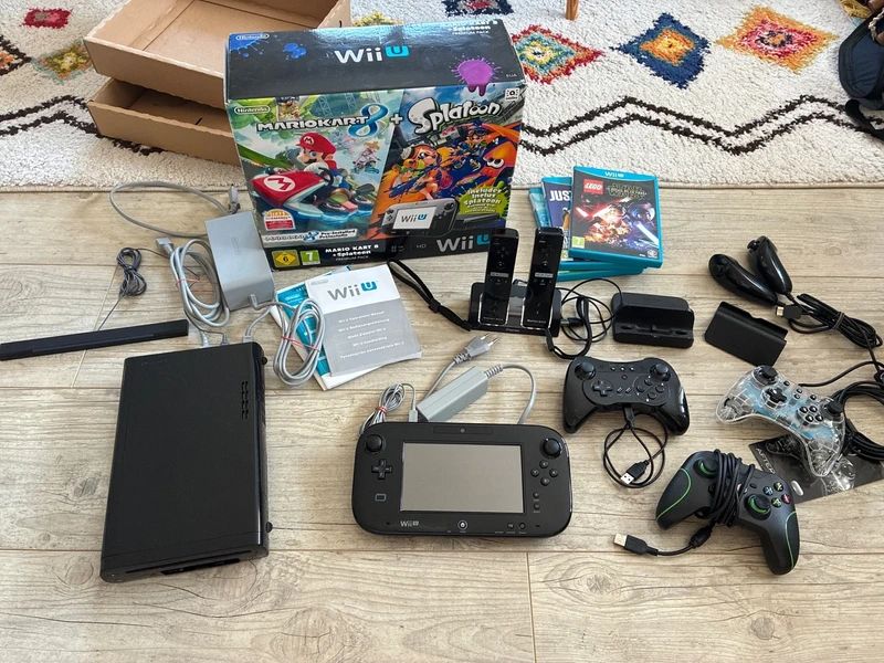 Consola Nintendo Wii U Completa com Jogos e Acessórios