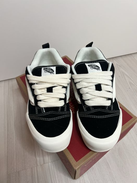 Vans Knu Skool Black Floral czarne w wyszywane kwiaty