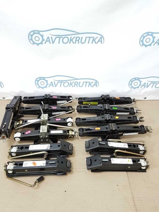 Домкрат Citroen Berlingo C1 C3 C4 Nemo DS3 Ситроен крюк ключ