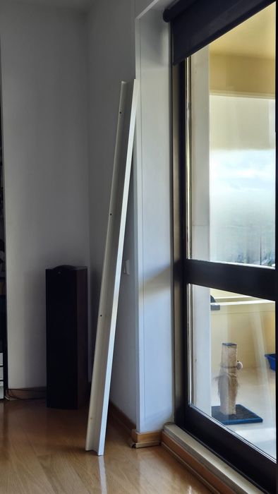 Prateleira para molduras Ikea, em madeira, branca