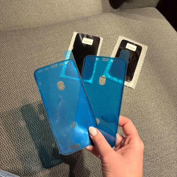 Проклейка на iPhone X, XS, 11, 13 Pro Max вологозахист дисплея