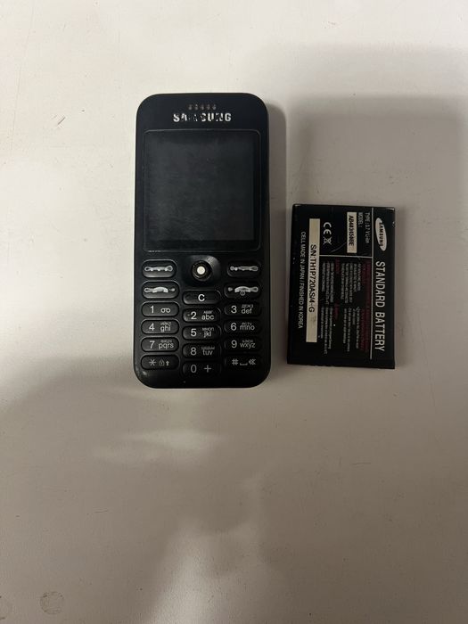 Мобільний телефон Samsung SGH-E590.