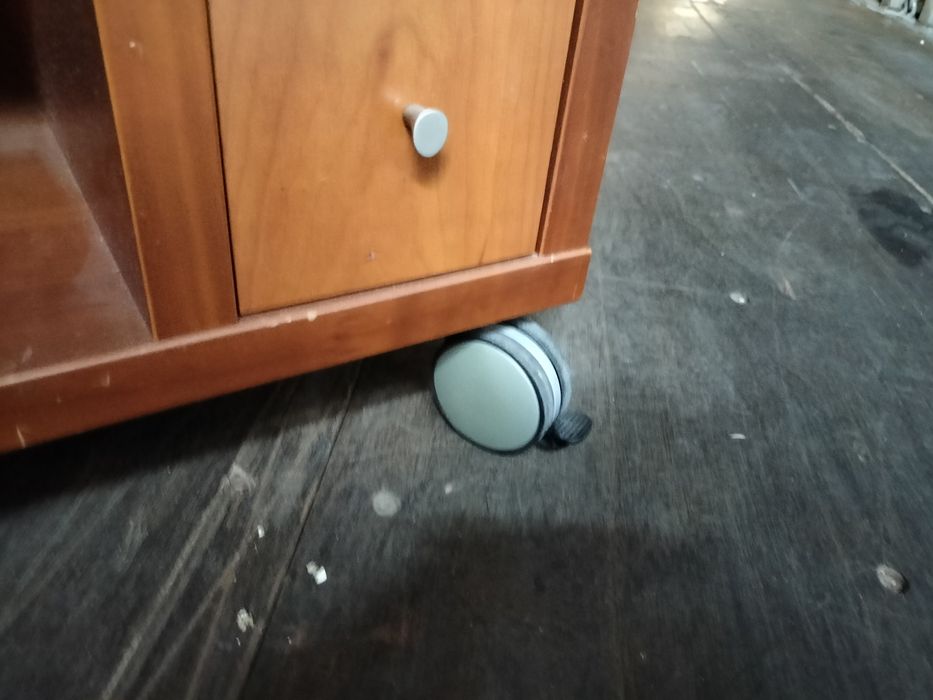 móvel TV com rodas - madeira maciça