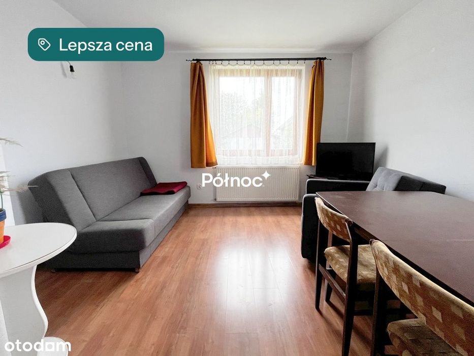 Dom przy spokojnej ulicy, nad rzeką.