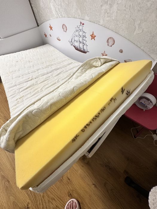 Продам дитяче ліжко з пінаматрацом