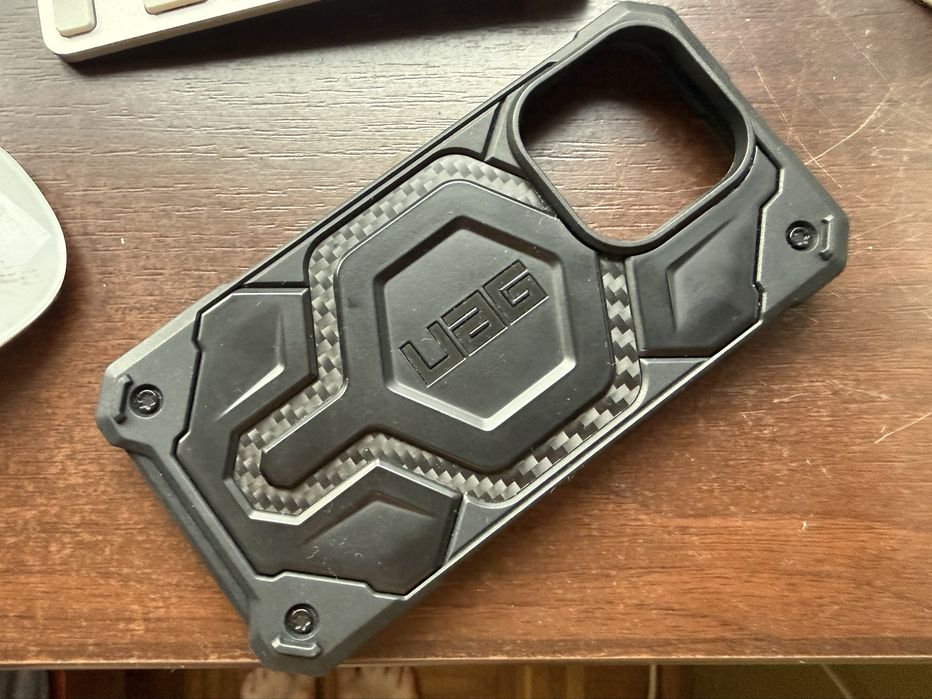 UAG iphone 15 pro + 1 szkło TORRAS