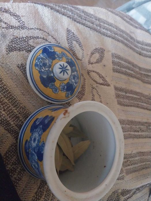 Caixa/boiao em cerâmica vintage com tampa