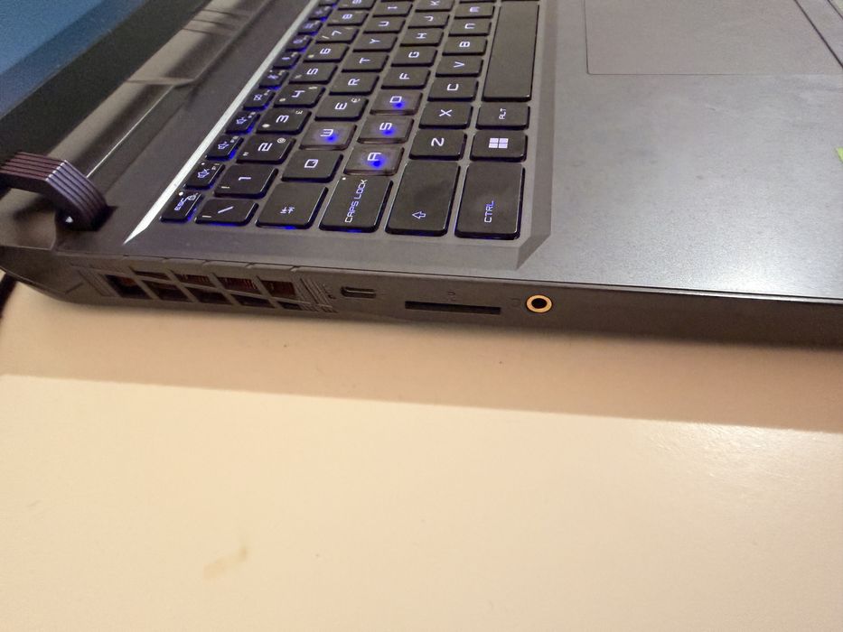 MSI Vector 16 HX A14VHG- RTX 4080 - i7-14650HX