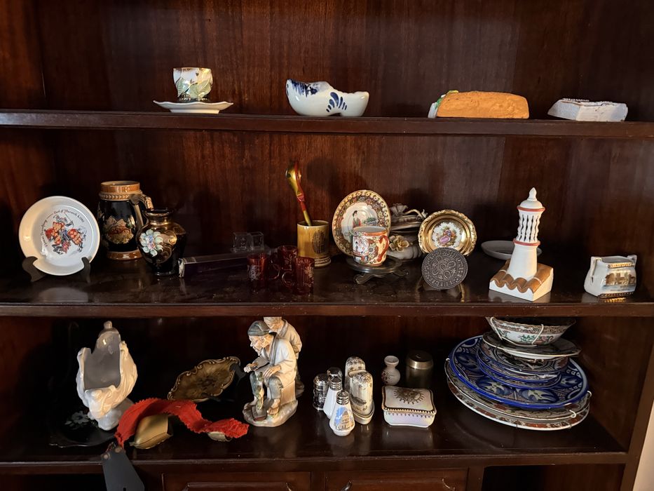 Various Decorative Items482752363999406080