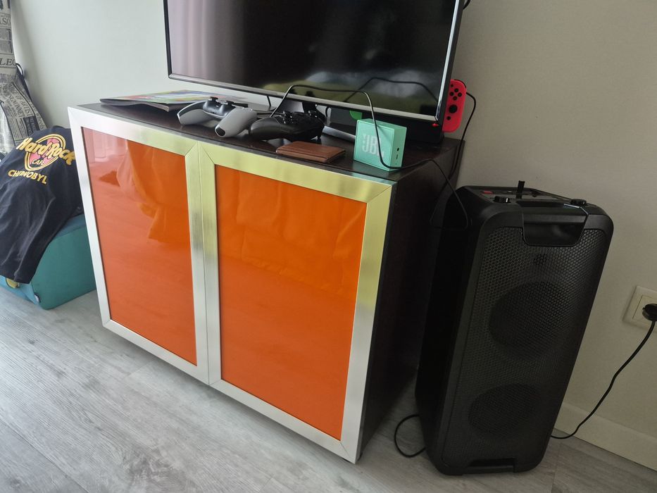 Armário com porta em acrílico com 800x400x600