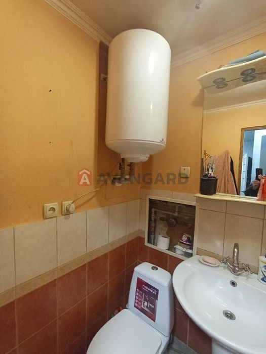 Продам 2-кімнатну квартиру в центрі
