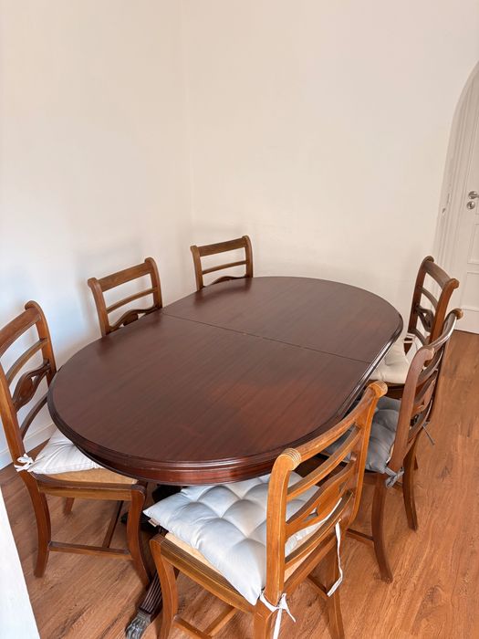 Conjunto Mesa Oval e 6 cadeiras