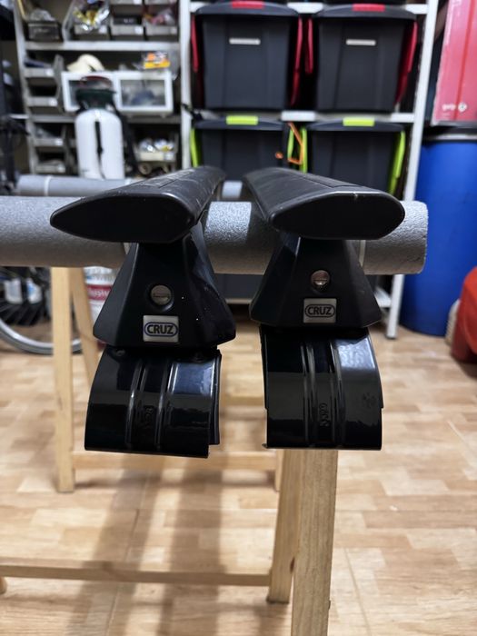 Barras tejadilho Cruz Airo T Dark para Peugeot 2008