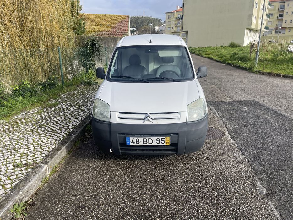 Carrinha muito boa com frio. Levou motor com cerca de 250000klm.