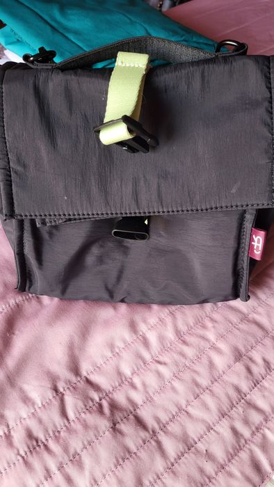 Lancheira de nylon preta