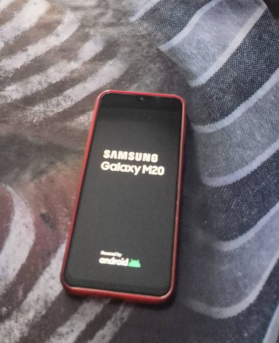 Мобільний телефон Samsung Galaxy M20 4/64GB