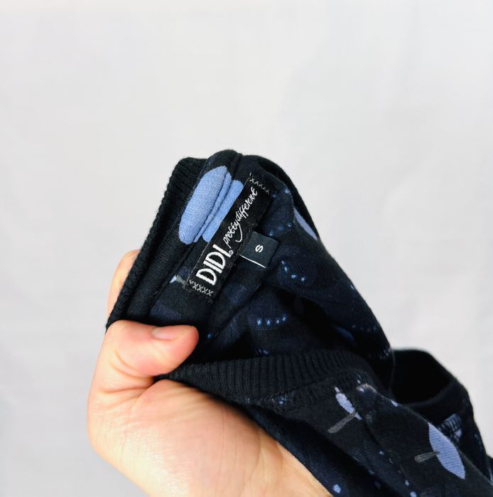 Granatowa sukienka w błękitny wzór roślinny S 36