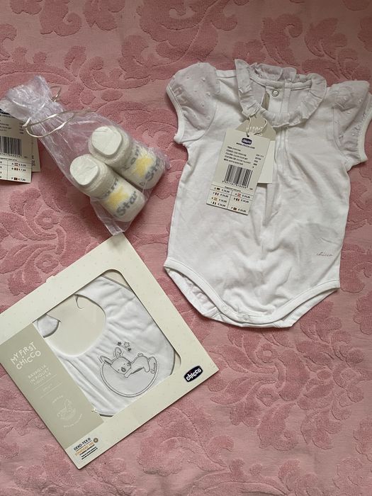 Подарунковий набір Chicco бодік, слюнавчик, для дівчинки на 0-3 месяца