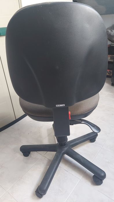 Cadeira de escritório giratória