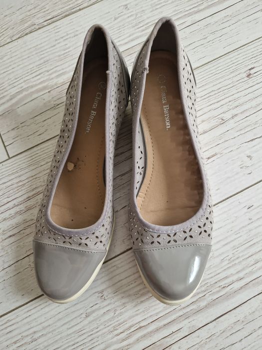 Buty na koturnie ażurowe rozm. 38