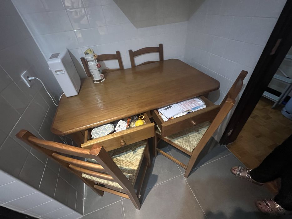 Mesa mais 4 cadeiras