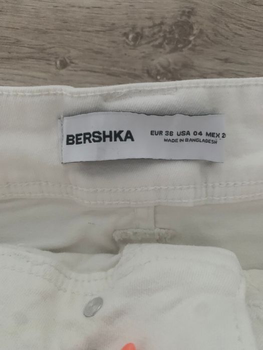 Spódnica biała Bershka