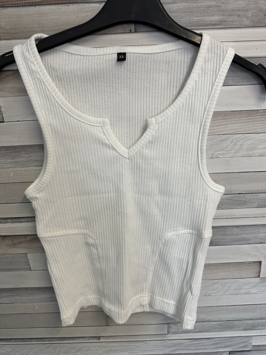 Top biały prążkowany.  Nowy w oryginalnym opakowaniu